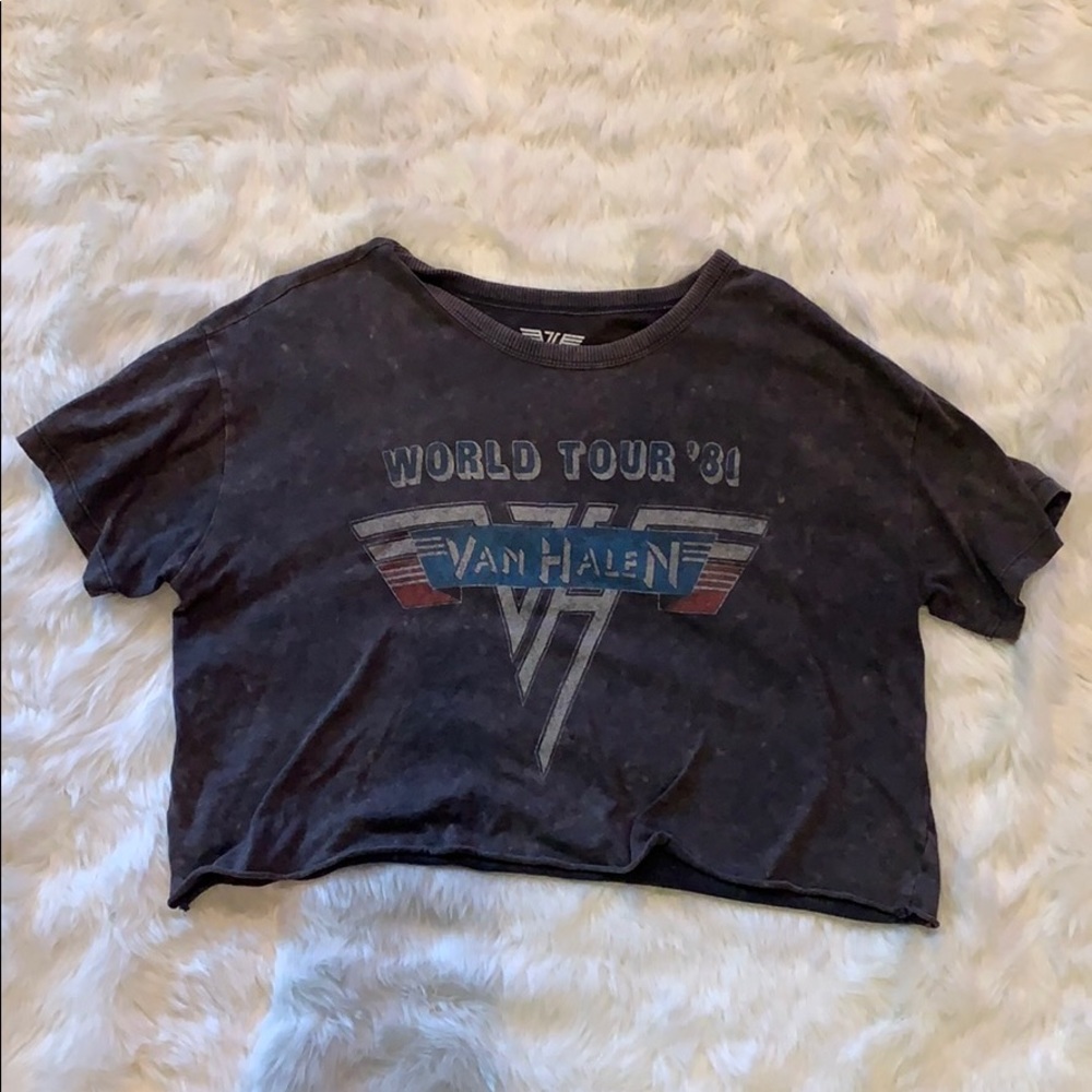 cropped graphic tshirt